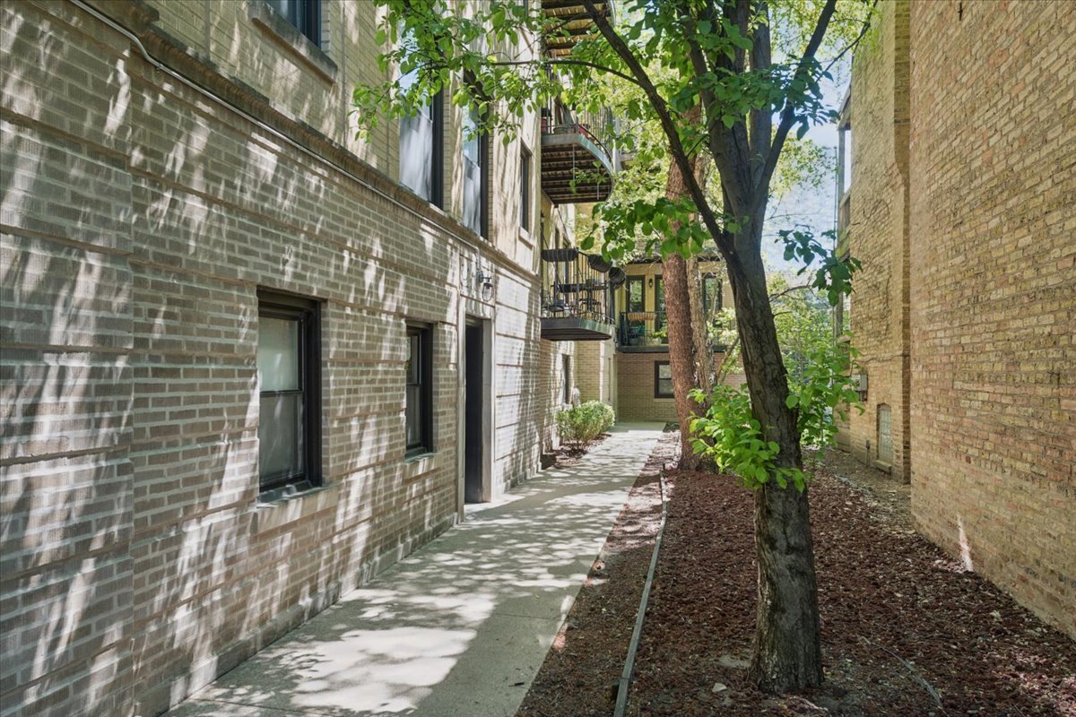 6333 North Glenwood Avenue Chicago IL 60660