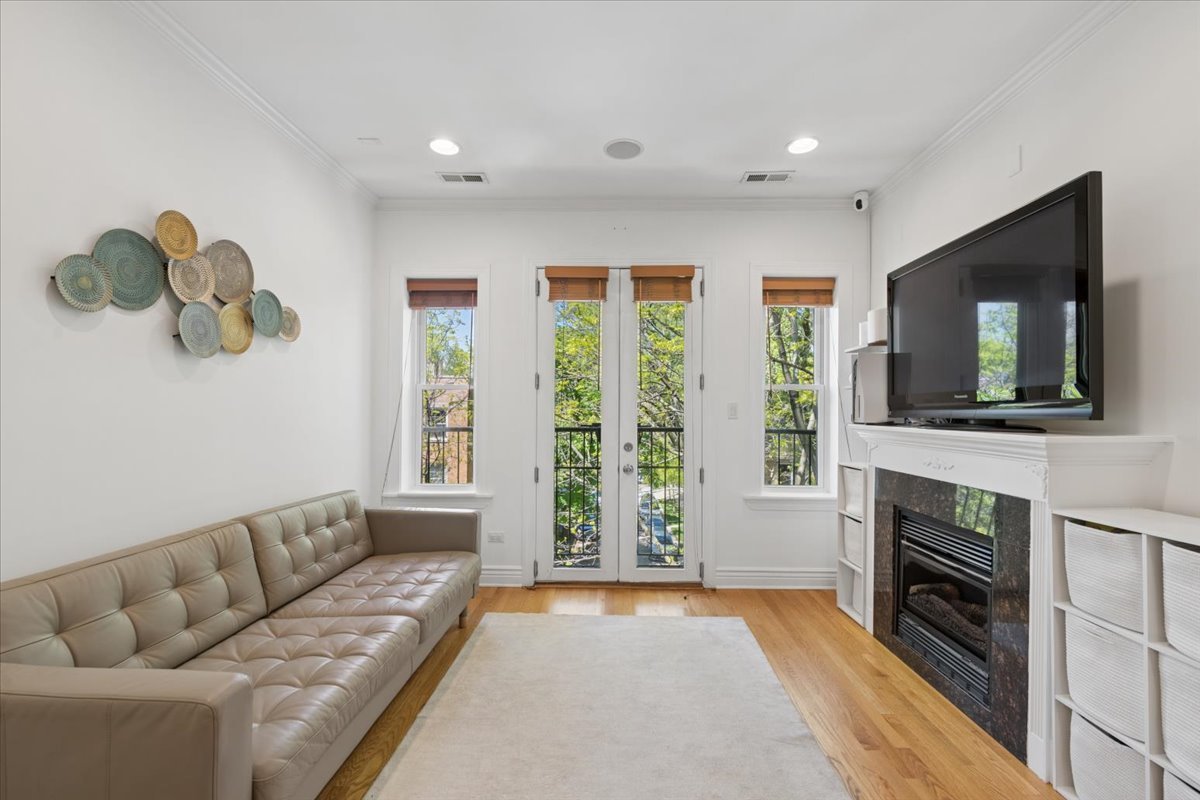 6333 North Glenwood Avenue Chicago IL 60660