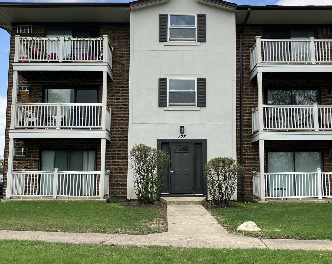 225 Gregory Street Aurora IL 60504