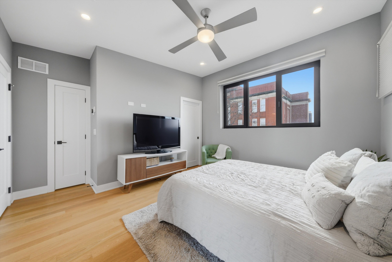 2245 North Rockwell Street Chicago IL 60647