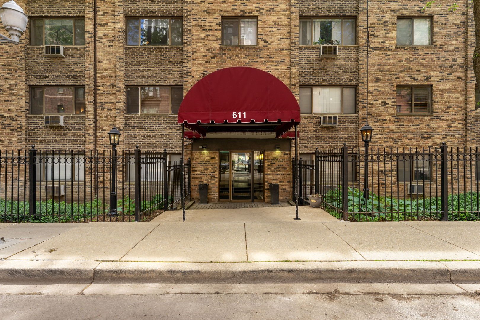611 West Patterson Avenue Chicago IL 60613