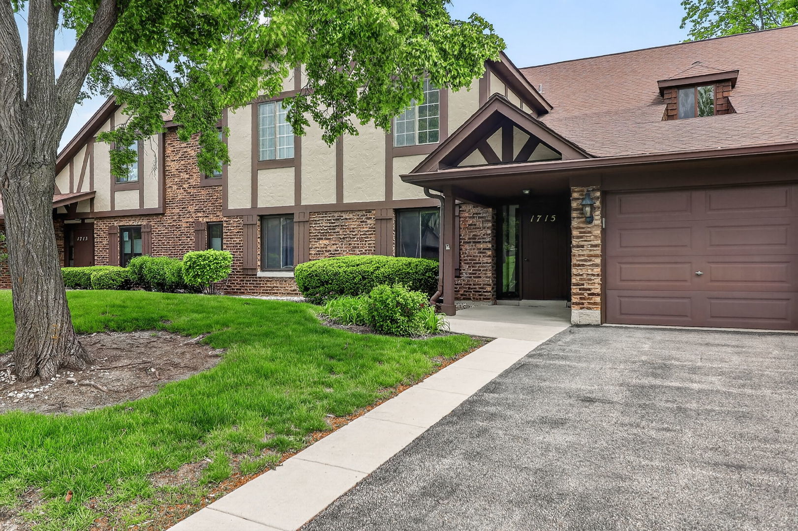 1715 Lakecliffe Drive Wheaton IL 60189
