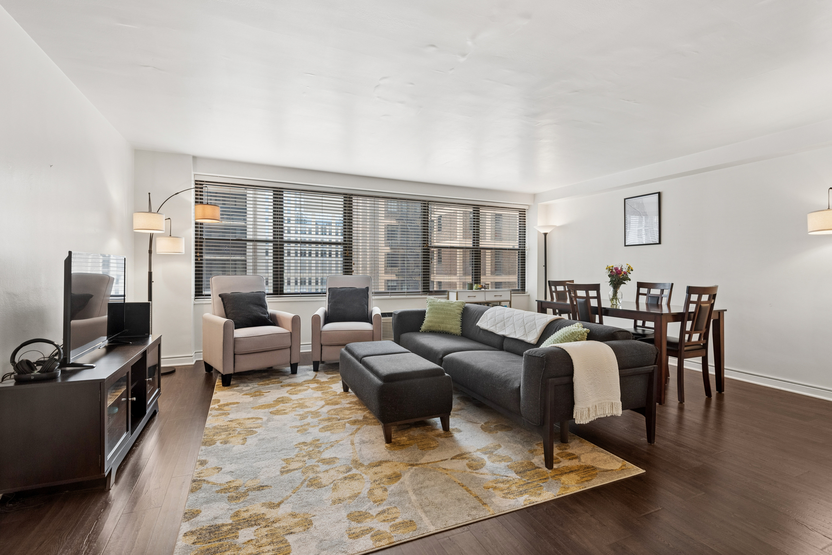 850 North Dewitt Place Chicago IL 60611