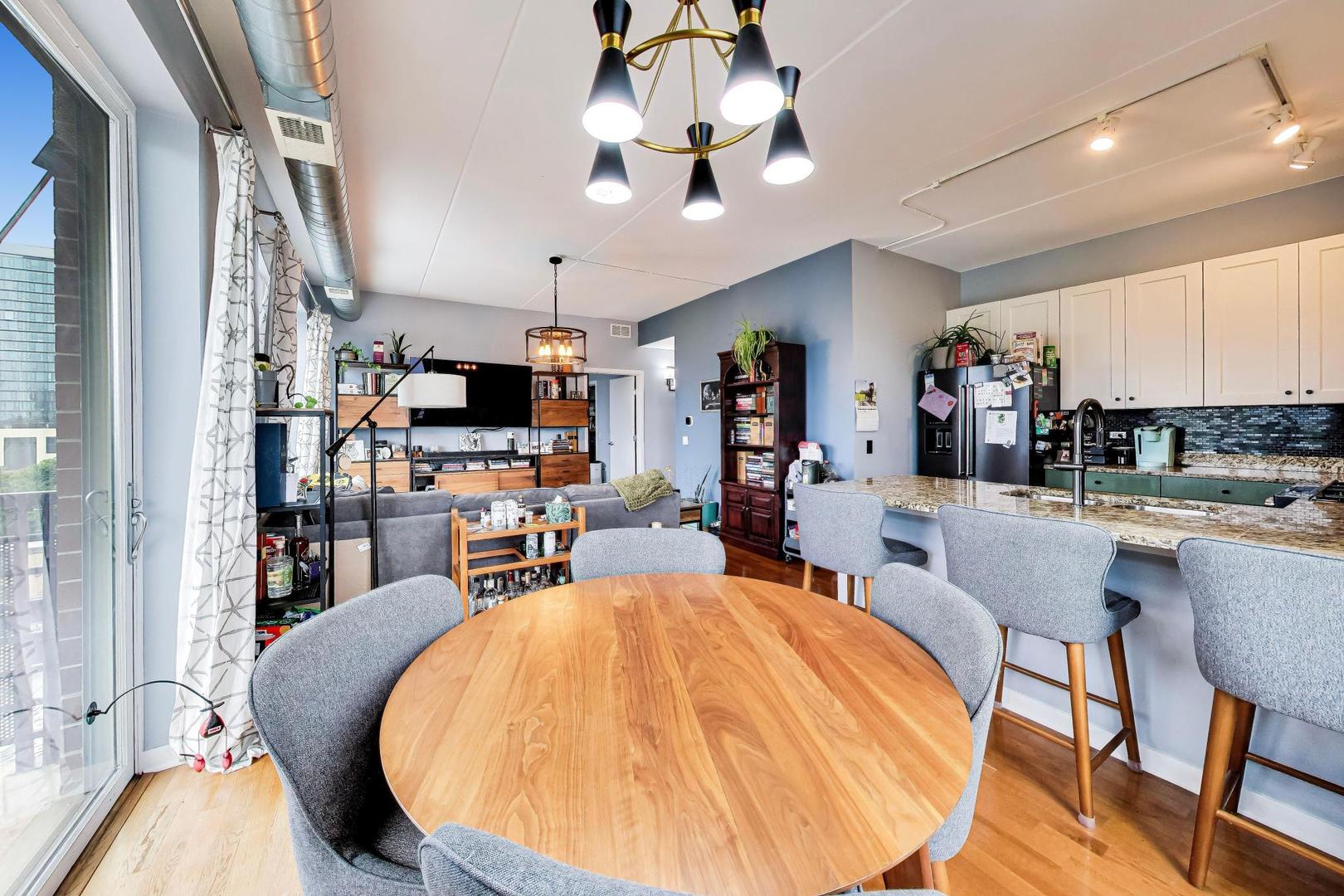 873 North Larrabee Street Chicago IL 60610