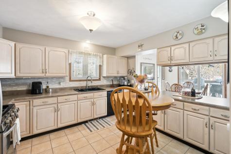 870 47TH Avenue East Moline IL 61244