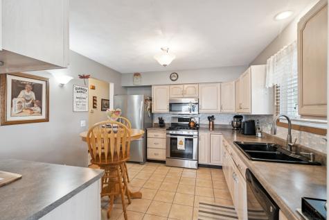870 47TH Avenue East Moline IL 61244