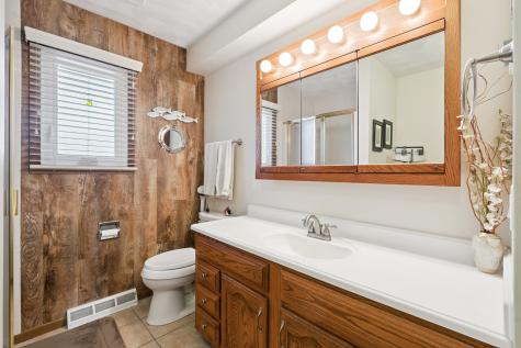 870 47TH Avenue East Moline IL 61244