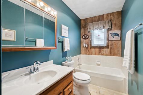 870 47TH Avenue East Moline IL 61244