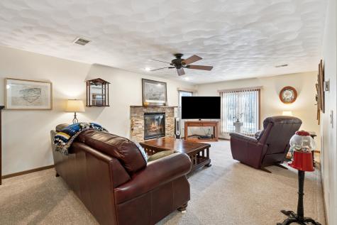 870 47TH Avenue East Moline IL 61244