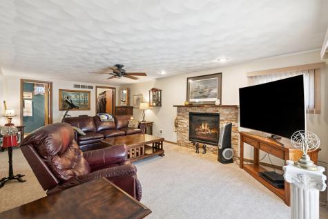 870 47TH Avenue East Moline IL 61244