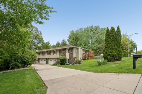 870 47TH Avenue East Moline IL 61244