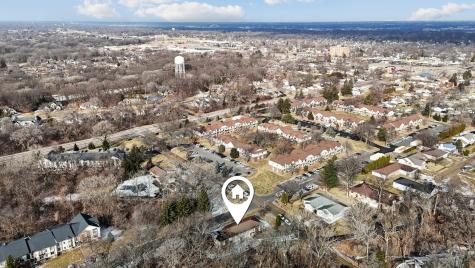 870 47TH Avenue East Moline IL 61244