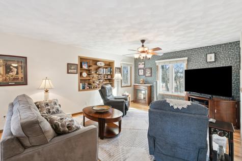 870 47TH Avenue East Moline IL 61244
