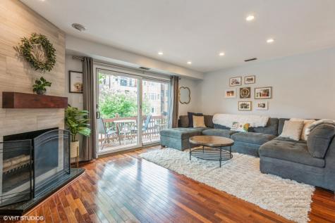 1045 West Altgeld Street Chicago IL 60614