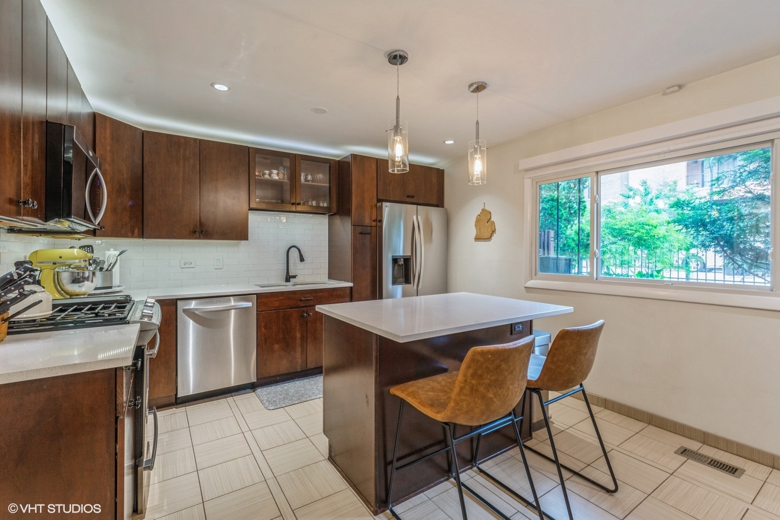 1045 West Altgeld Street Chicago IL 60614