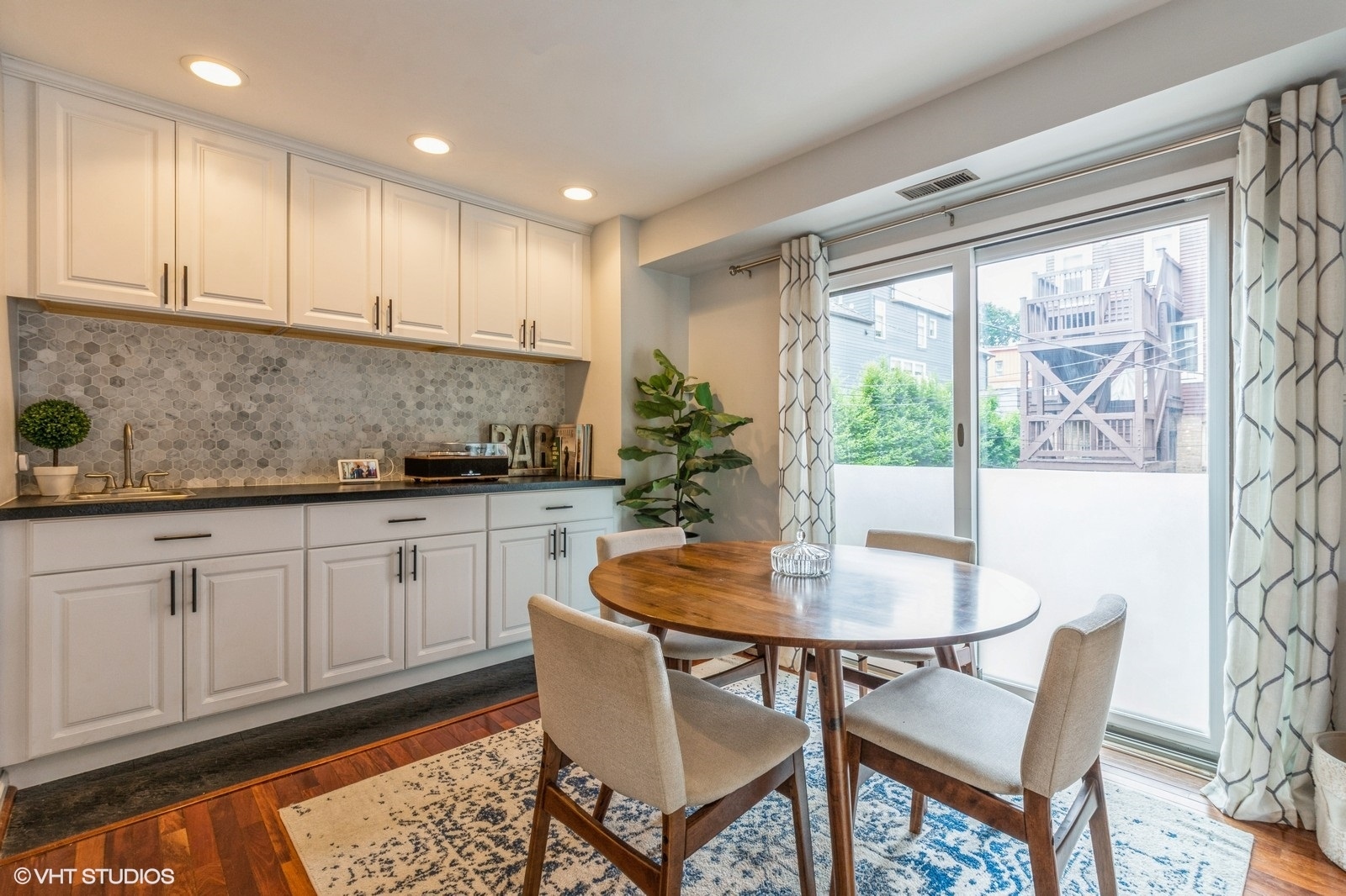 1045 West Altgeld Street Chicago IL 60614