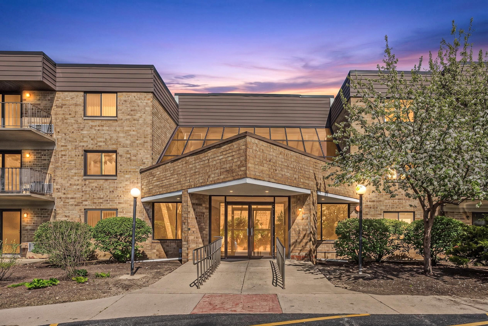 5600 Astor Lane Rolling Meadows IL 60008