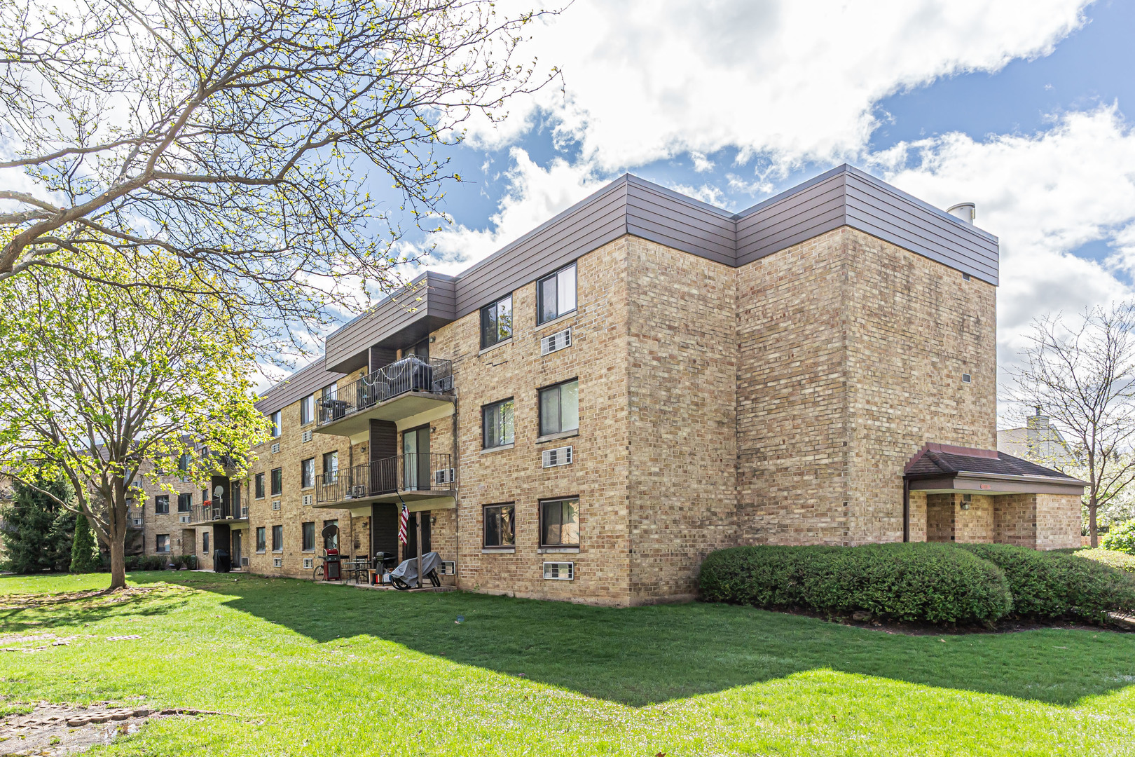 5600 Astor Lane Rolling Meadows IL 60008