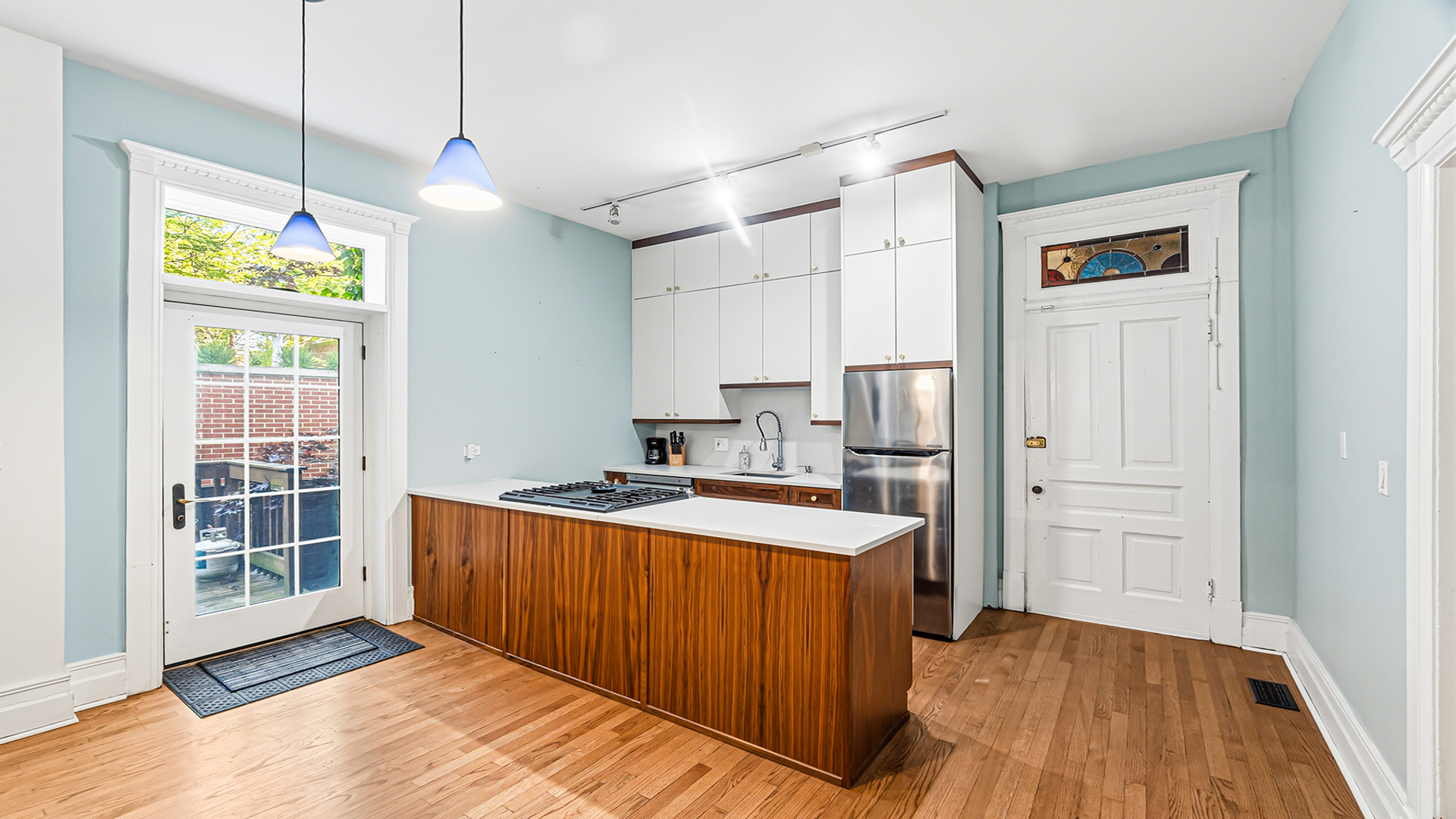 1049 West Wellington Avenue Chicago IL 60657