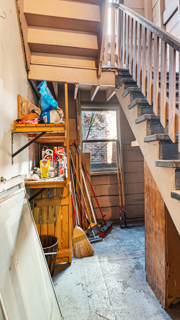 1049 West Wellington Avenue Chicago IL 60657