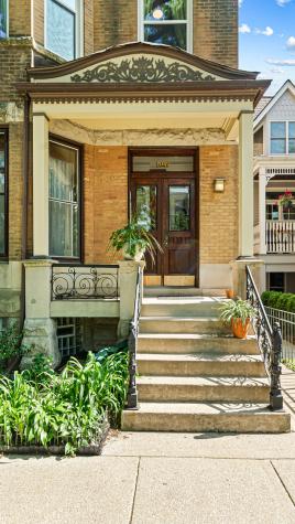 1049 West Wellington Avenue Chicago IL 60657
