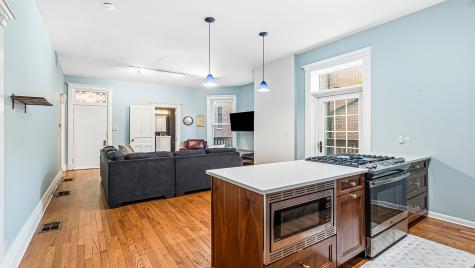 1049 West Wellington Avenue Chicago IL 60657