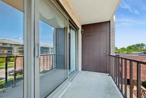 4716 West 106th Place Oak Lawn IL 60453