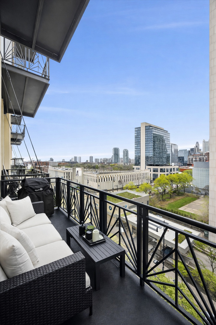 758 North Larrabee Street Chicago IL 60654