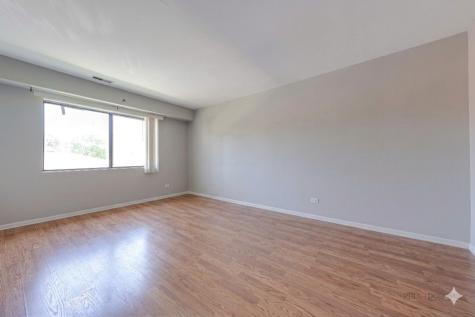 21W581 North Avenue Lombard IL 60148