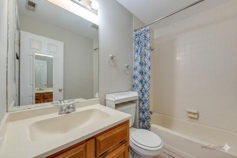 21W581 North Avenue Lombard IL 60148