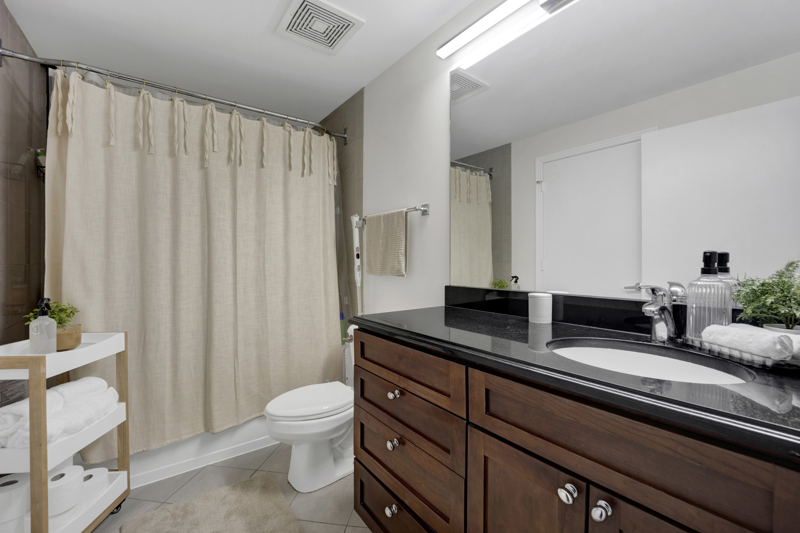 811 West 15th Place Chicago IL 60608