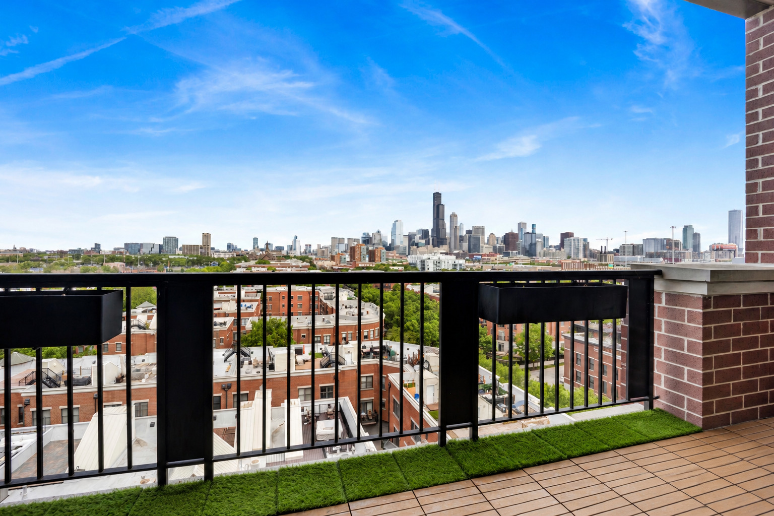 811 West 15th Place Chicago IL 60608