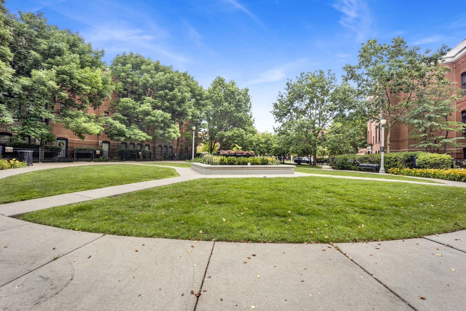 811 West 15th Place Chicago IL 60608