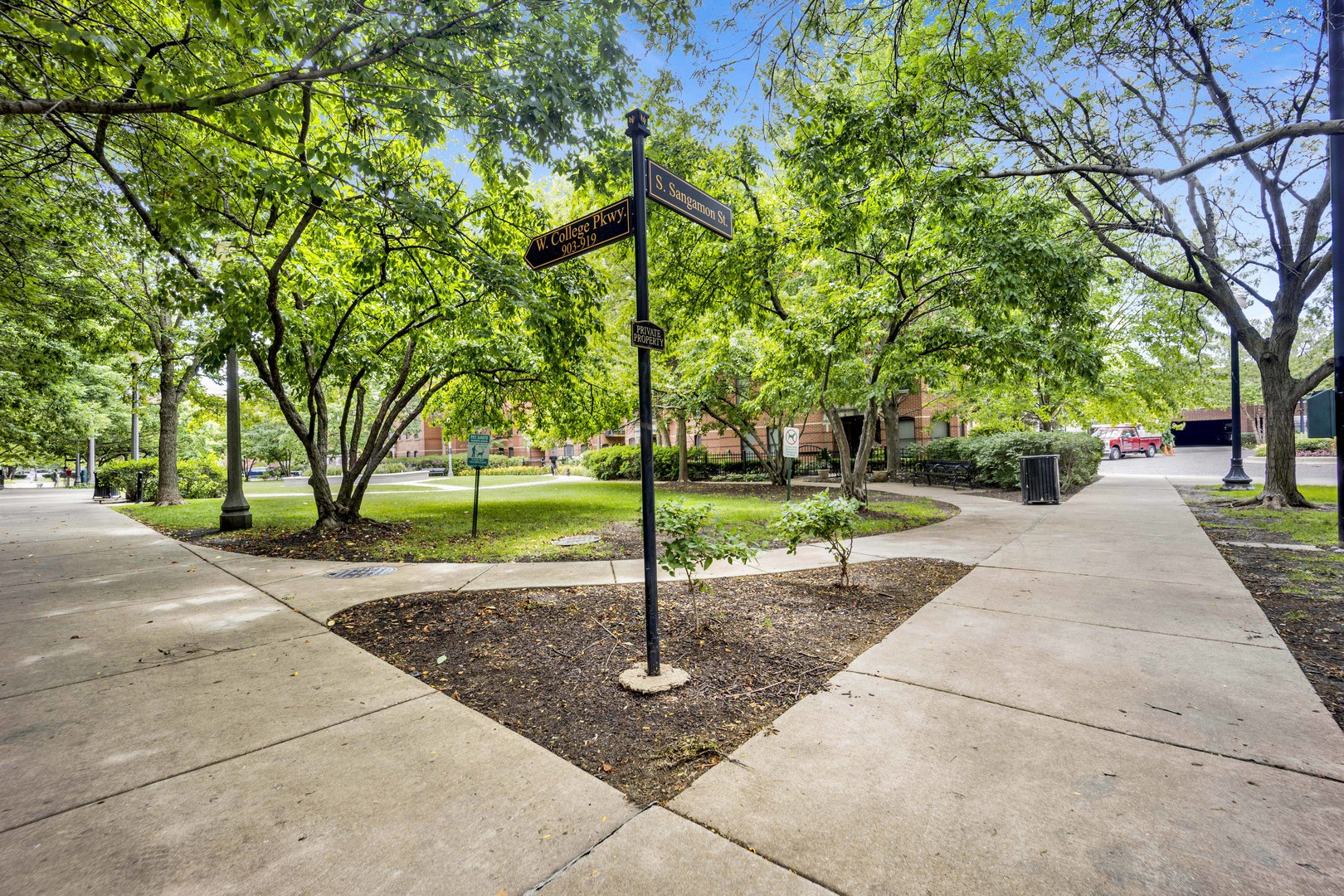 811 West 15th Place Chicago IL 60608