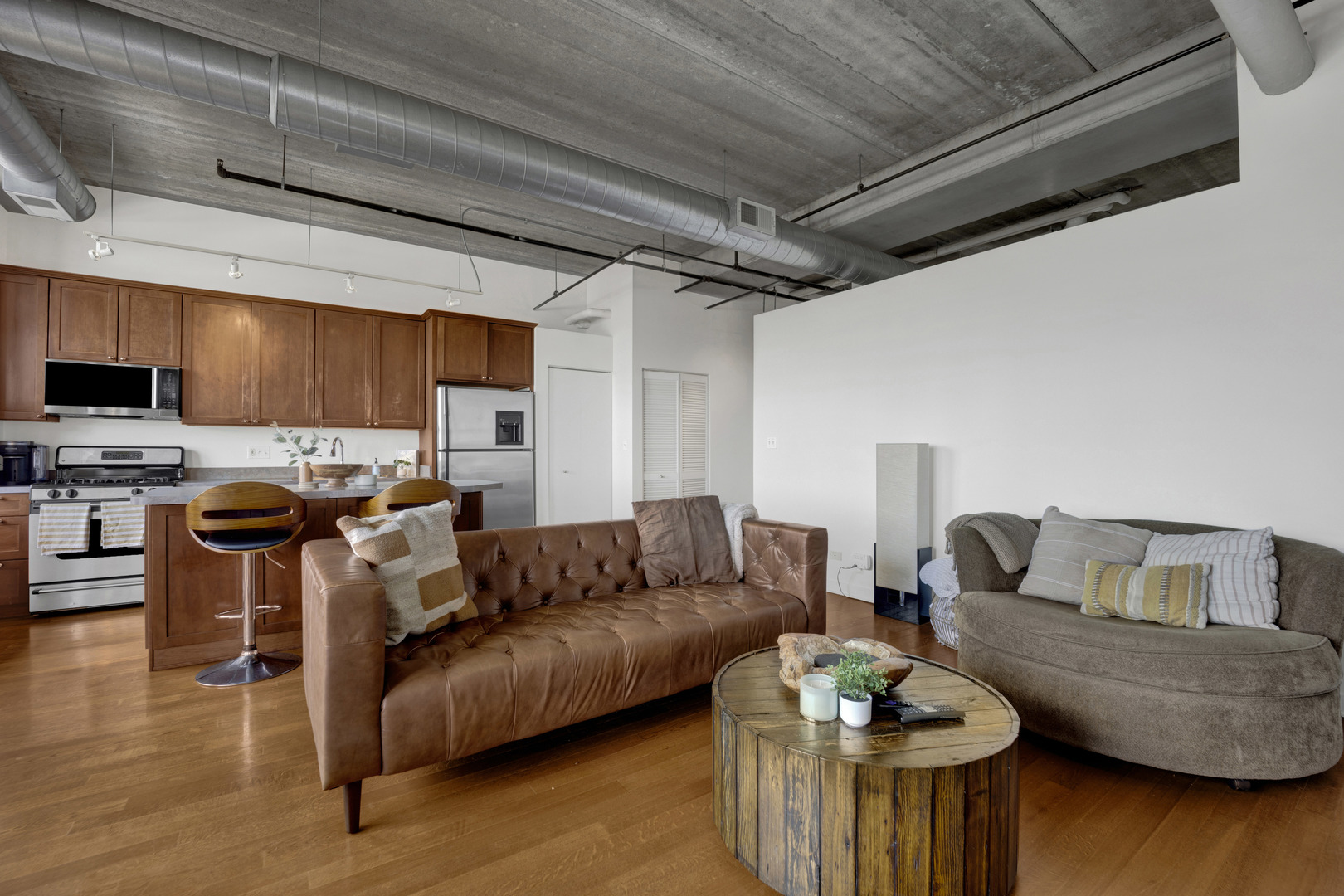 811 West 15th Place Chicago IL 60608
