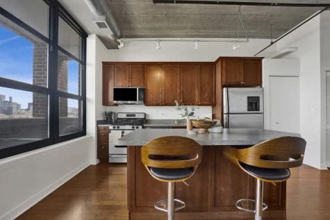 811 West 15th Place Chicago IL 60608