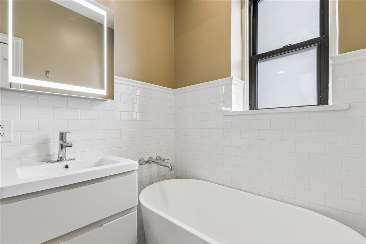 6101 North Sheridan Road Chicago IL 60660
