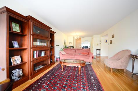 4718 Russett Lane Skokie IL 60076
