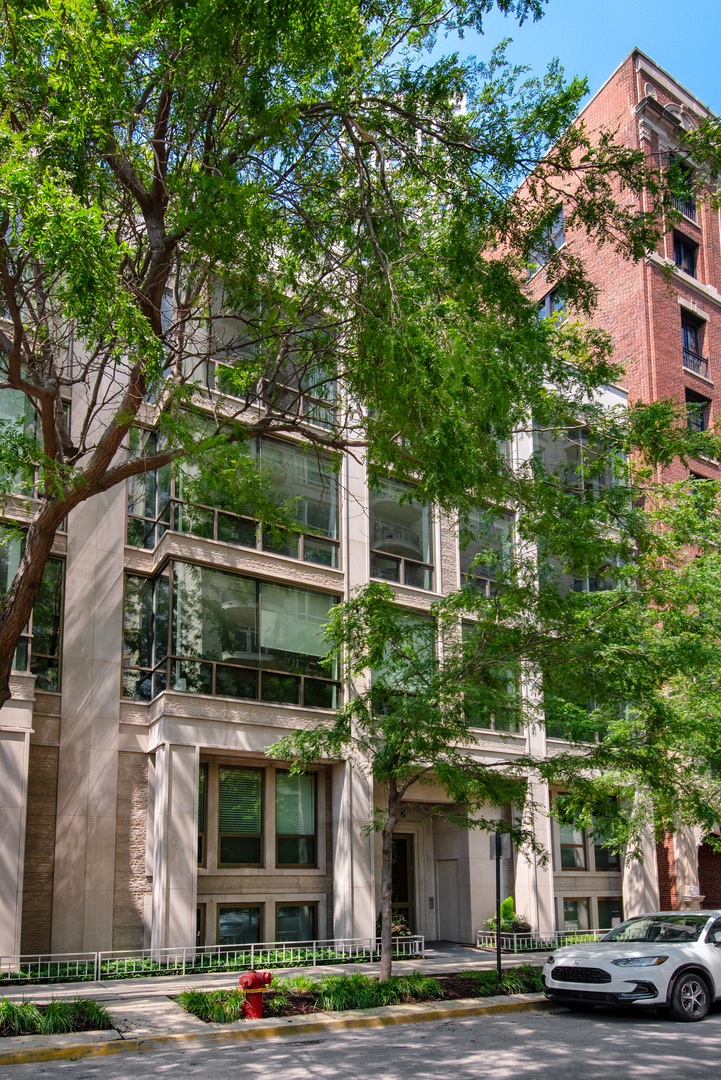 416 West Deming Place Chicago IL 60614