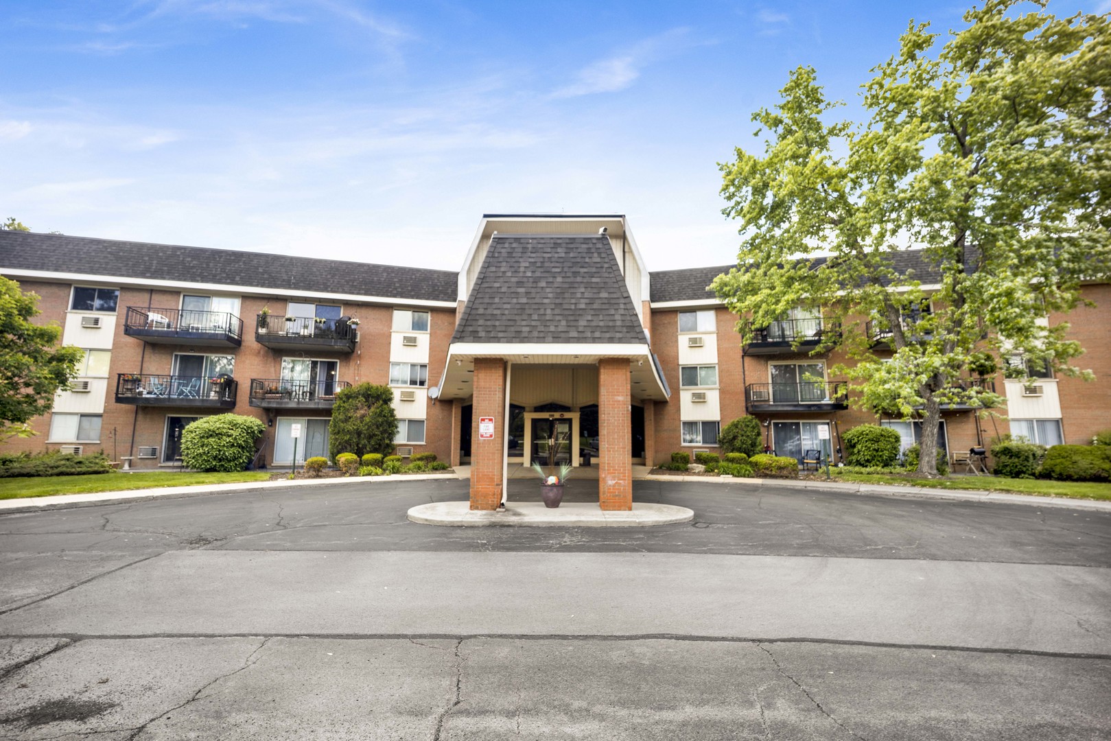 1188 Royal Glen Drive Glen Ellyn IL 60137