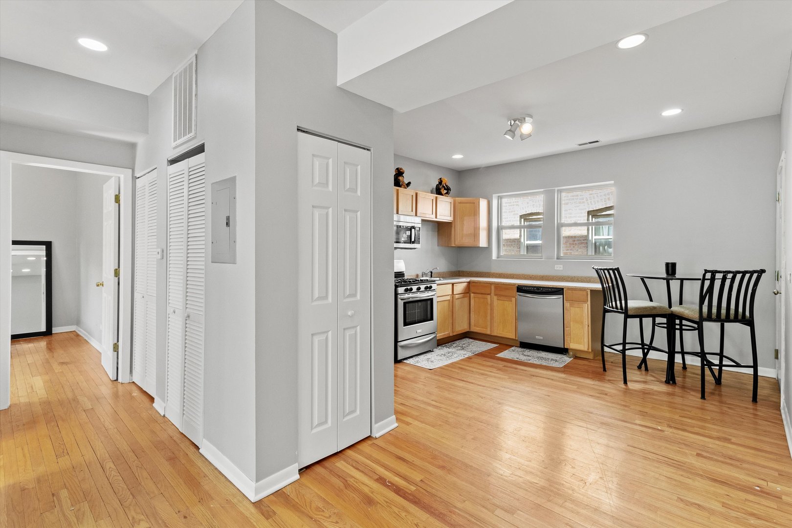854 East 82nd Street Chicago IL 60619