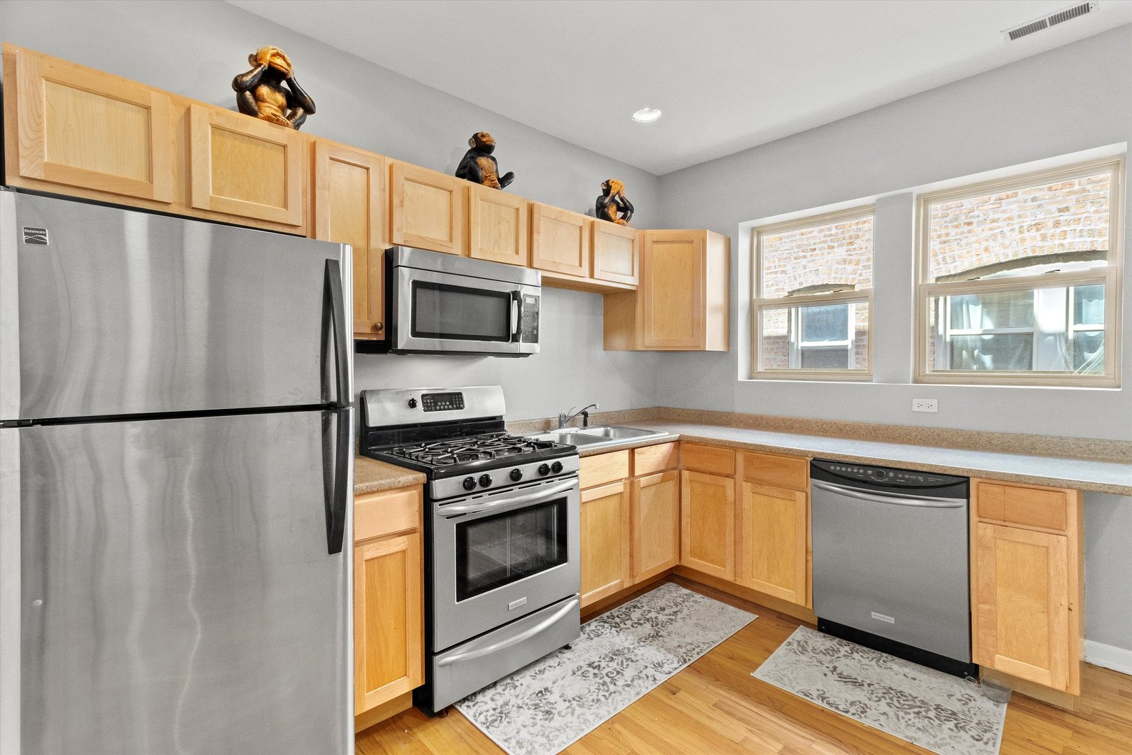854 East 82nd Street Chicago IL 60619
