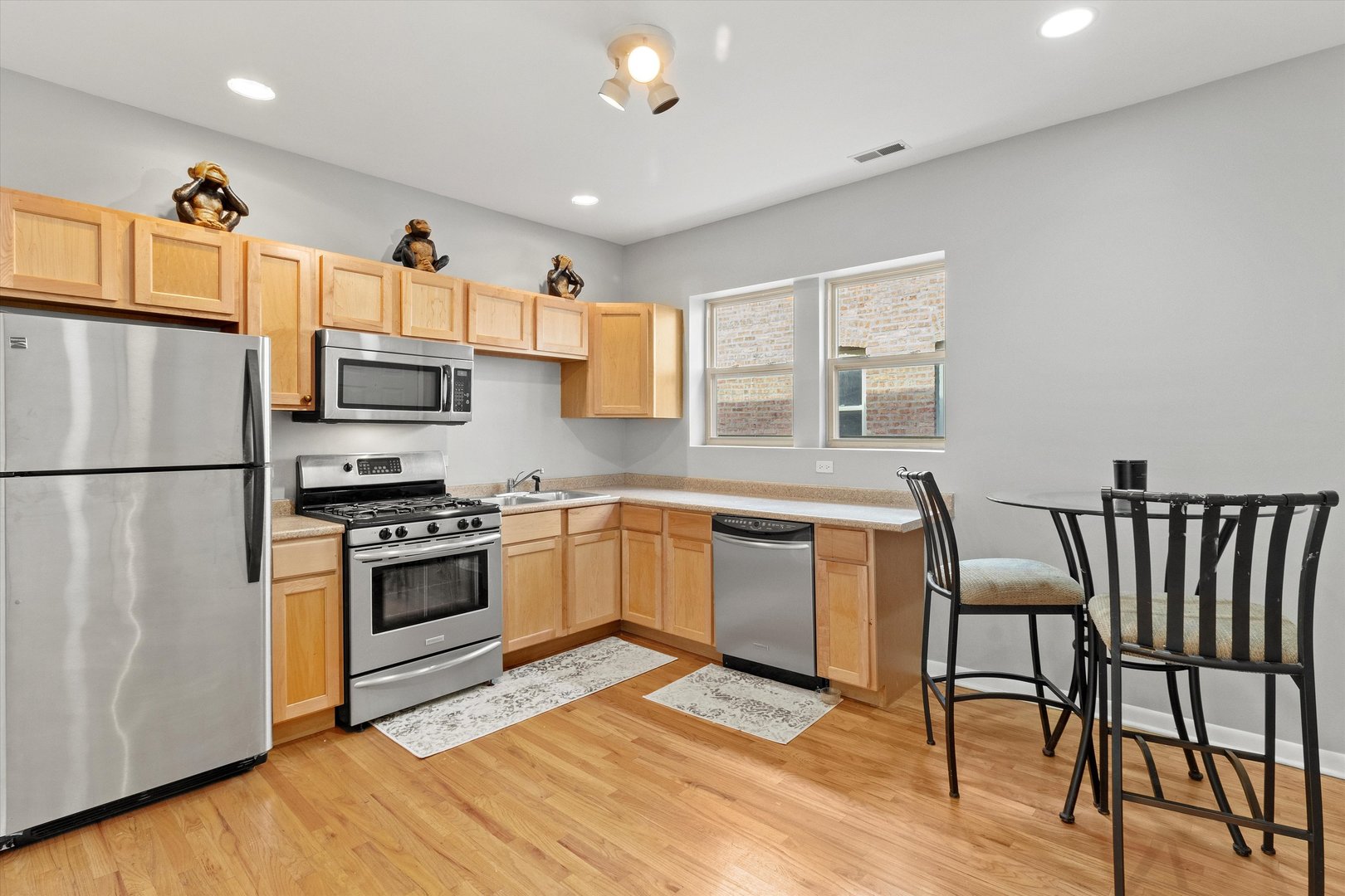 854 East 82nd Street Chicago IL 60619