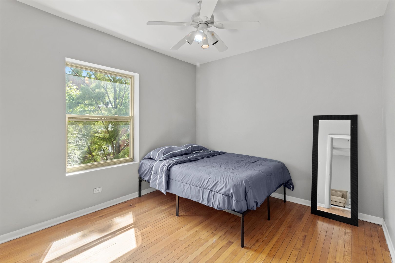 854 East 82nd Street Chicago IL 60619