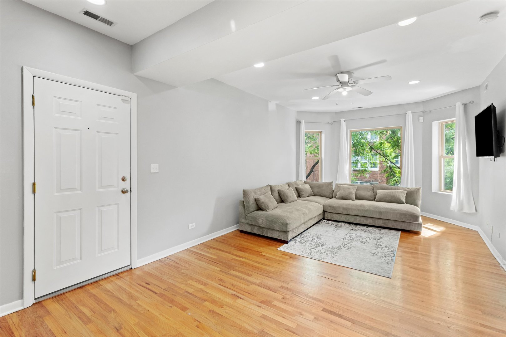 854 East 82nd Street Chicago IL 60619