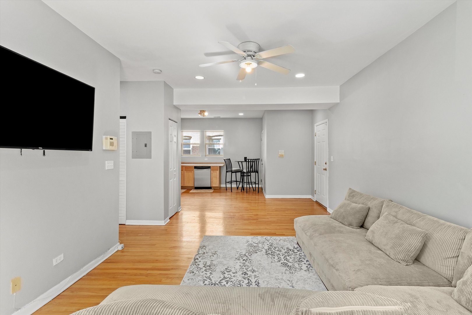 854 East 82nd Street Chicago IL 60619