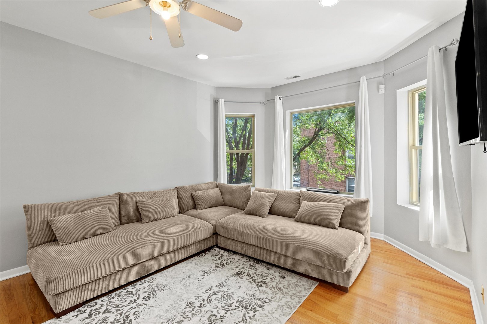 854 East 82nd Street Chicago IL 60619