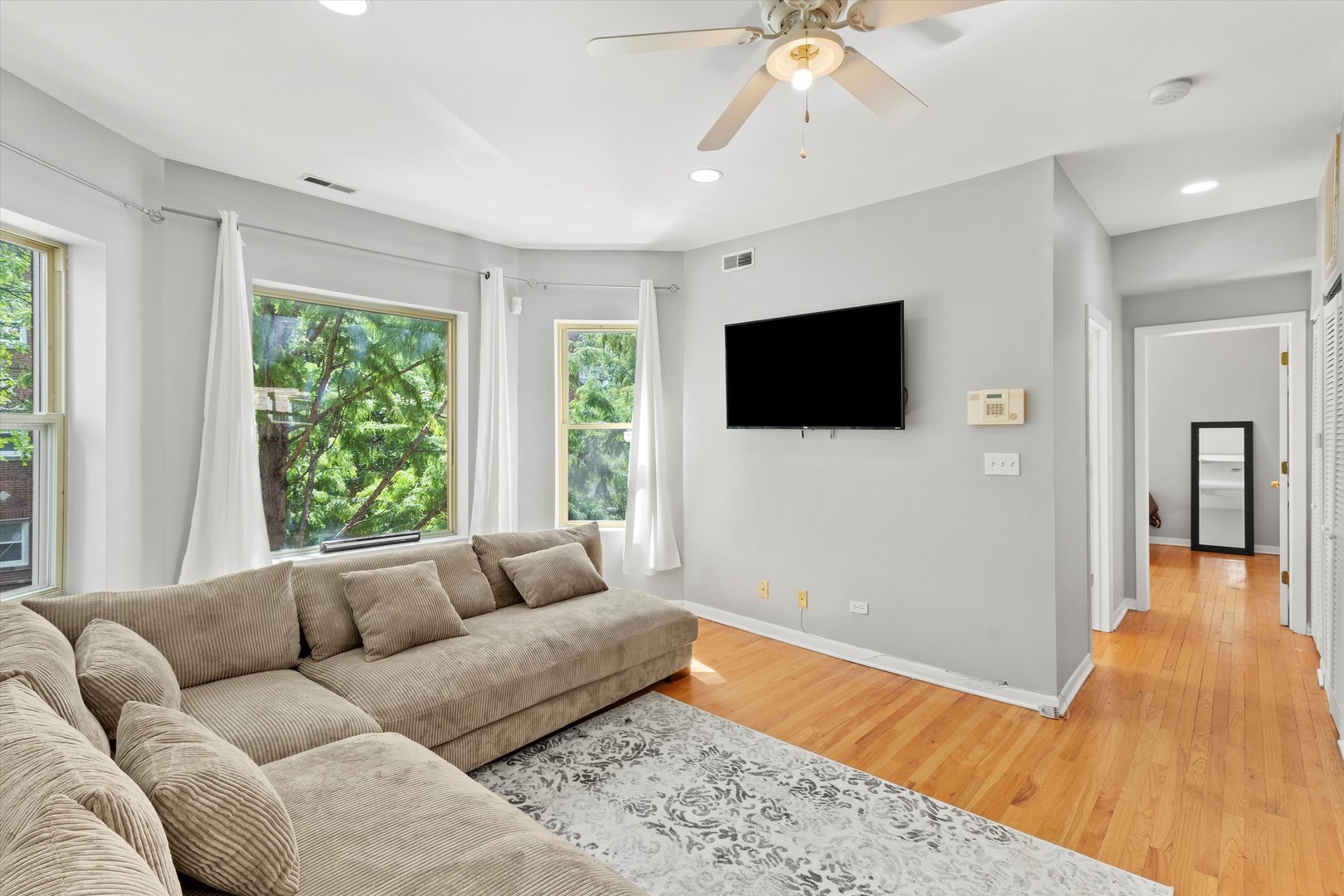 854 East 82nd Street Chicago IL 60619