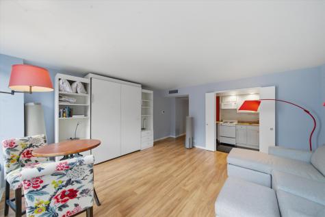 260 East Chestnut Street Chicago IL 60611