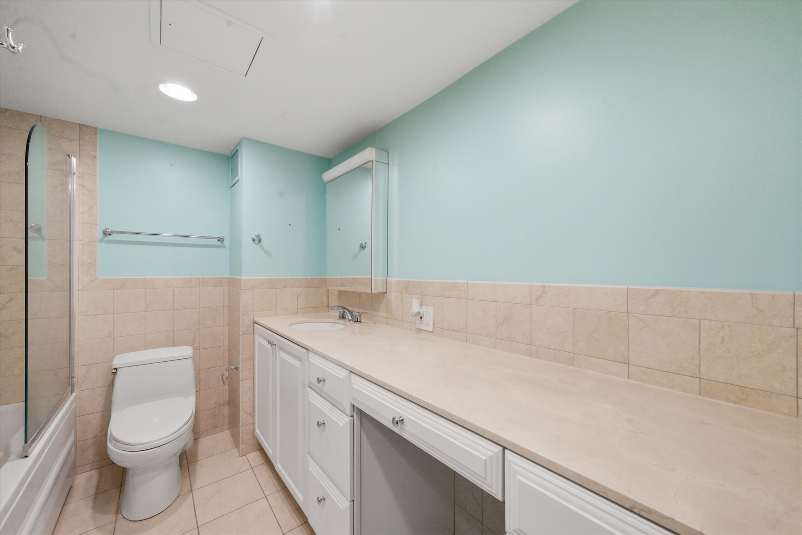 260 East Chestnut Street Chicago IL 60611